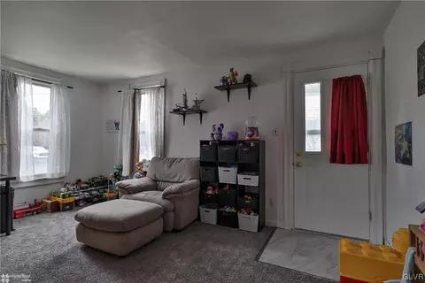 513 E Main St, Bath, PA 18014 photo 5