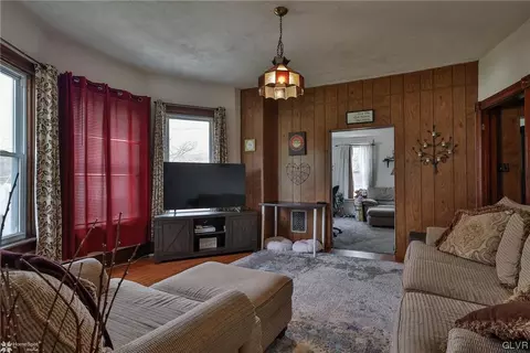 513 E Main St, Bath, PA 18014 photo 9