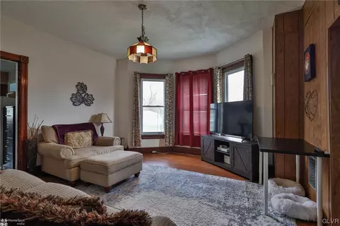 513 E Main St, Bath, PA 18014 photo 8