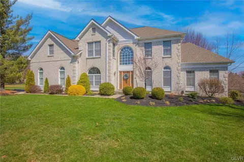 2051 Dennis Ln, Bethlehem, PA 18015