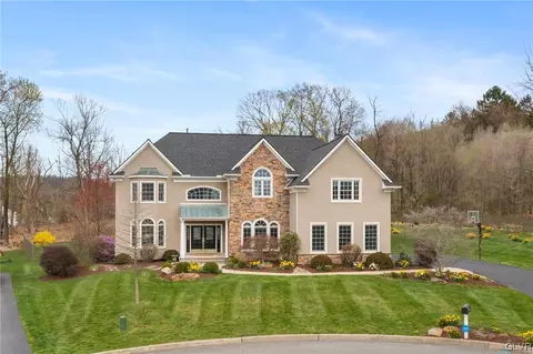 2072 Quail Ct, Bethlehem, PA 18015