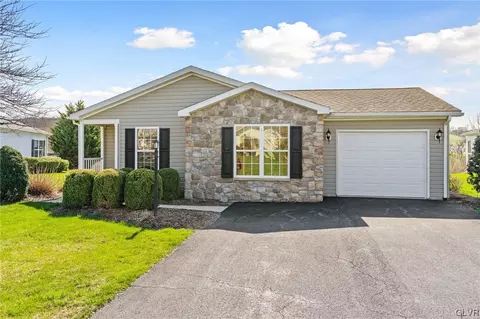 19 Eagles Watch N, Bechtelsville, PA 19505