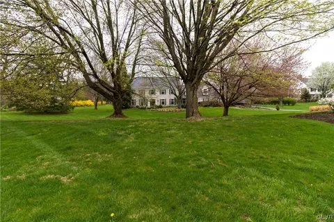 3655 Fox Run Dr, Allentown, PA 18103