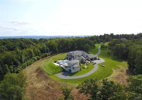 275 Mccoy Ln, Leesport, PA 19533
