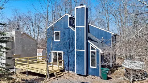 6028 Boardwalk Dr, Coolbaugh Twp, PA 18466