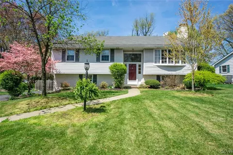 5899 Club House Ln, Wescosville, PA 18106