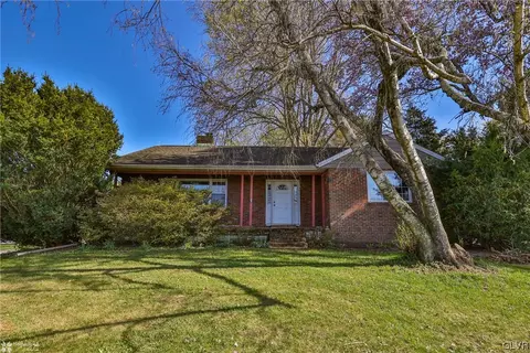4068 Friedens Rd, Slatington, PA 18080
