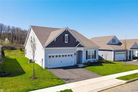 8102 Century Blvd, Breinigsville, PA 18031