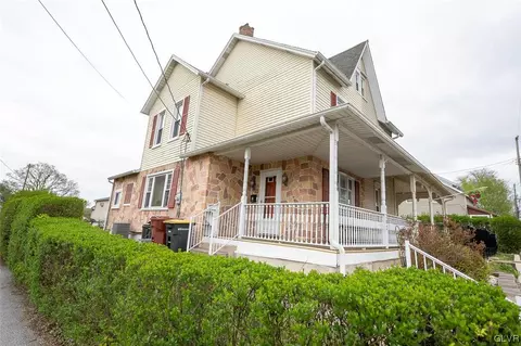 3202 S 2nd St, Hokendauqua, PA 18052