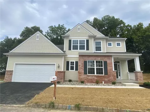 2454 Burgandy Ln #98, Forks Twp, PA 18040
