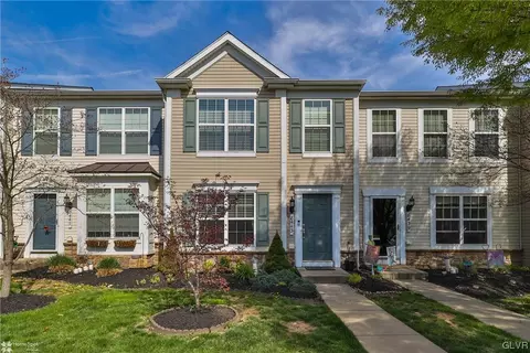 8443 Cromwell Ct, Breinigsville, PA 18031