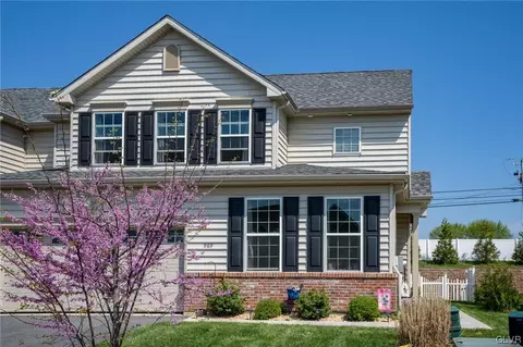 969 Spring White Dr, Breinigsville, PA 18031