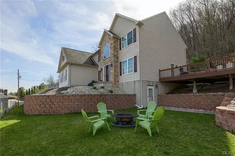 2 Taylor St, Pottsville, PA 17901