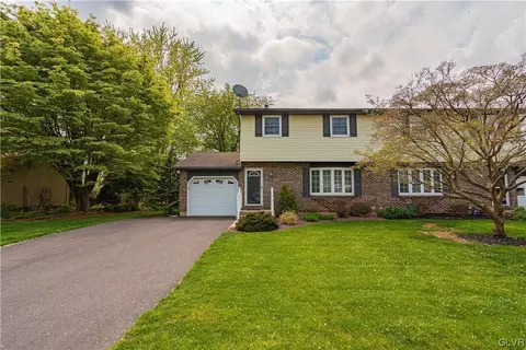 56 Jonathan Dr, Palmer Township, PA 18045