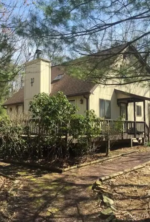 20 Cherokee Ln, Lehighton, PA 18235