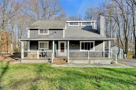1091 Seven Nations Dr, Coolbaugh Twp, PA 18466
