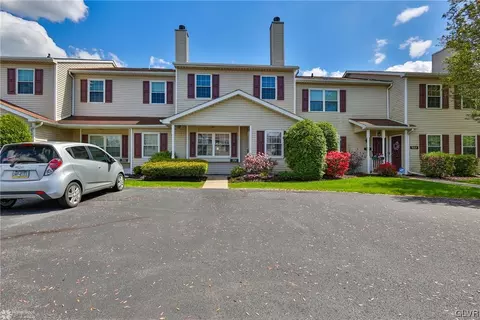904 Briarwood Dr, Bethlehem, PA 18020