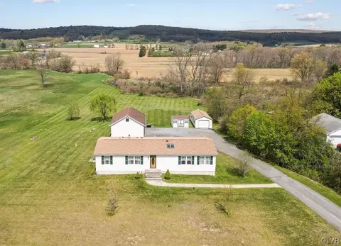 2740 W Blakeslee Blvd Dr, Lehighton, PA 18235