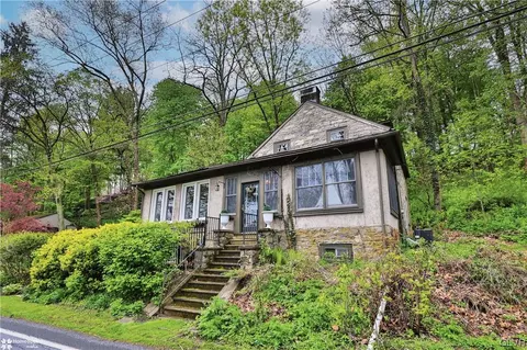 3100 N Delaware Dr, Forks Twp, PA 18040