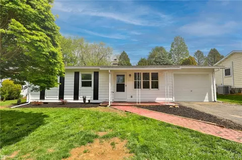 5155 W Saucon Ave, Center Valley, PA 18034