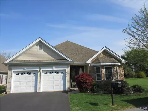 25 Inverness Ln, Palmer Township, PA 18045