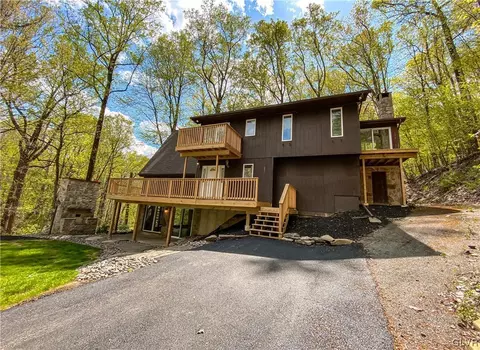 731 Bark Dr, Walnutport, PA 18088