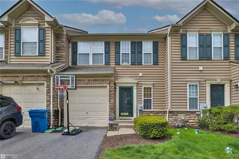 135 Knollwood Dr, Williams Twp, PA 18042