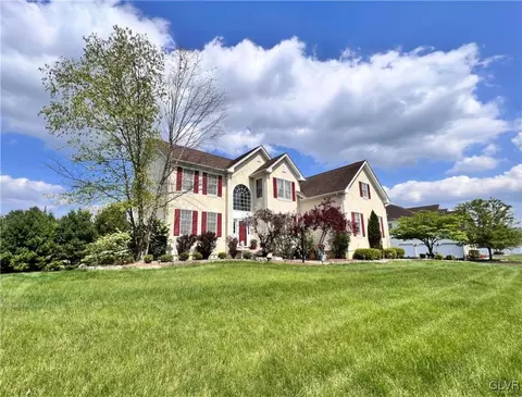 1857 Viola Ln, Hellertown, PA 18055