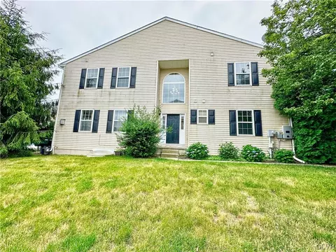 3677 Clauss Dr, Macungie, PA 18062