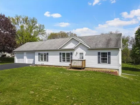 314 Mahoning Heights Dr, Lehighton, PA 18235