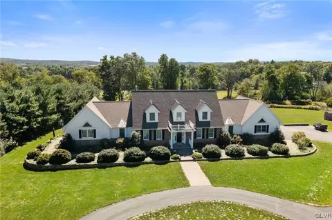 2208 High Meadow Rd, Coopersburg, PA 18036