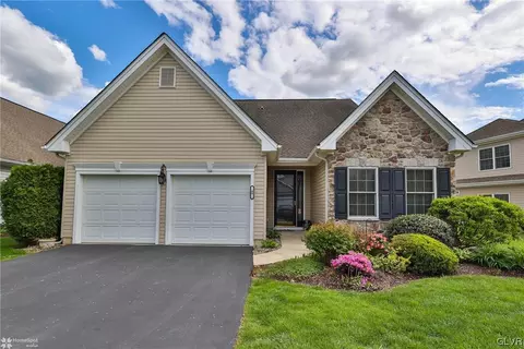49 Edinburgh Dr, Palmer Township, PA 18045