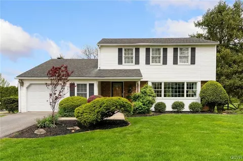 516 Apple Hill Dr, Forks Twp, PA 18040