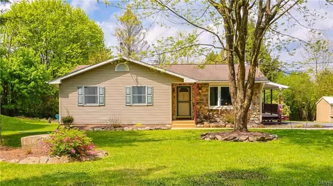 921 Point Phillips Rd, Bath, PA 18014