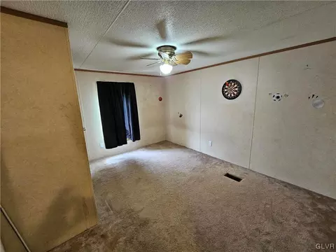 133 Greentree Ct, Bath, PA 18014 photo 10