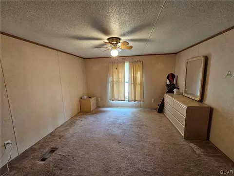 133 Greentree Ct, Bath, PA 18014 photo 11