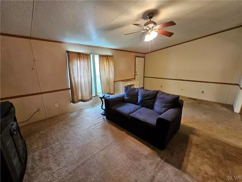 133 Greentree Ct, Bath, PA 18014 photo 6