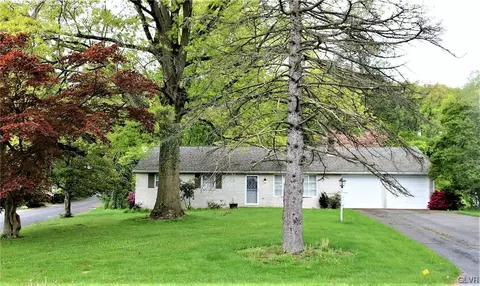 220 Meadow Ln, Lancaster, PA 17601