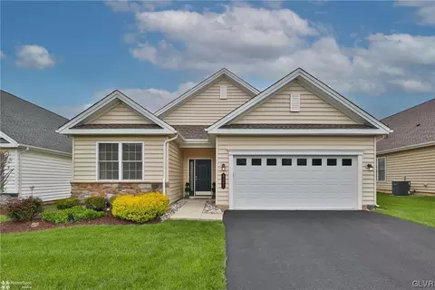 4367 Colonial Ln, Center Valley, PA 18034