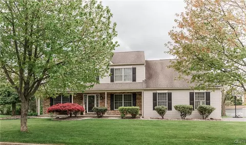 3894 Killarney Dr, Bethlehem, PA 18020