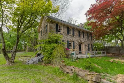 2368 Black River Rd, Bethlehem, PA 18015