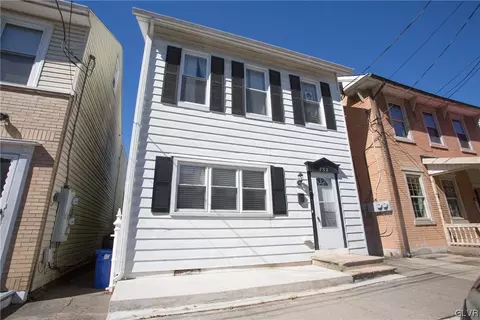 732 2nd St, Catasauqua, PA 18032