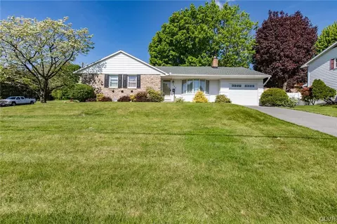 205 Hillside Ave, Nazareth, PA 18064