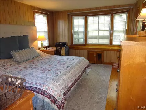 348 E Main St, Bath, PA 18014 photo 15