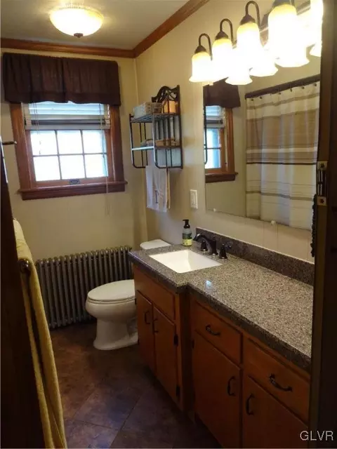 348 E Main St, Bath, PA 18014 photo 13