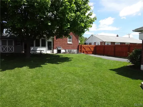 348 E Main St, Bath, PA 18014 photo 27