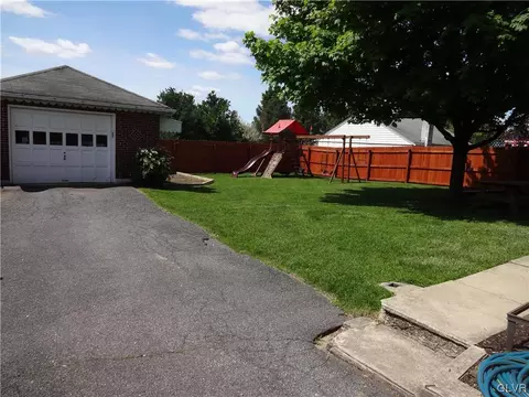 348 E Main St, Bath, PA 18014 photo 24