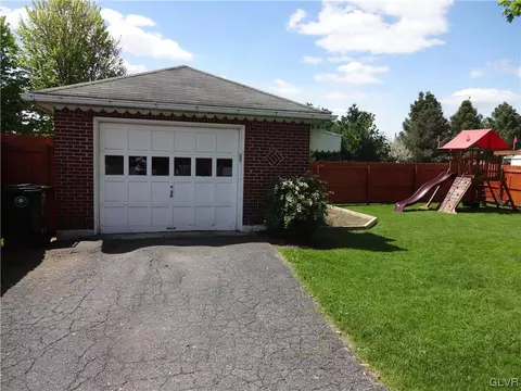 348 E Main St, Bath, PA 18014 photo 25