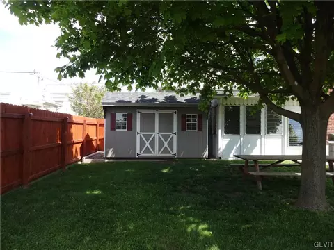 348 E Main St, Bath, PA 18014 photo 28