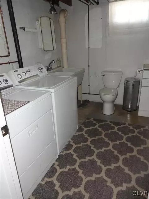 348 E Main St, Bath, PA 18014 photo 30